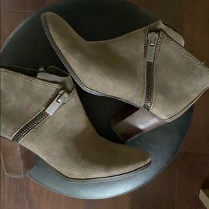 Marc fisher sz6 gently worn booties